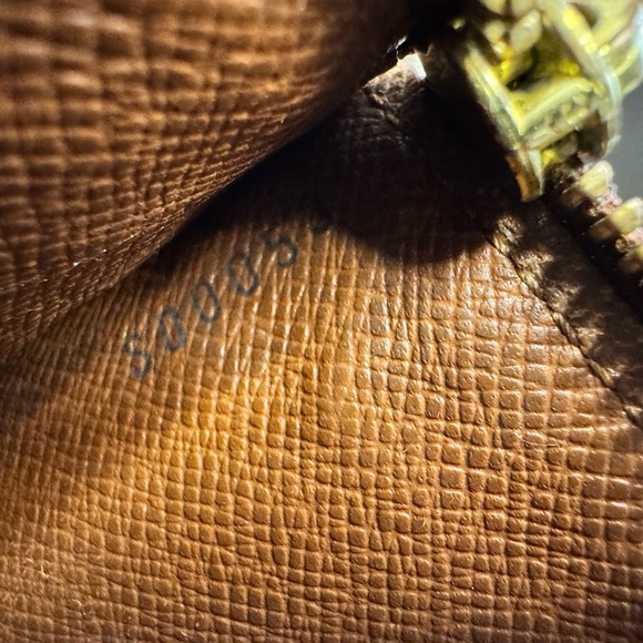 - Louis Vuitton, authentic Sarah monogram vintage wallet - Picture 16 of 17